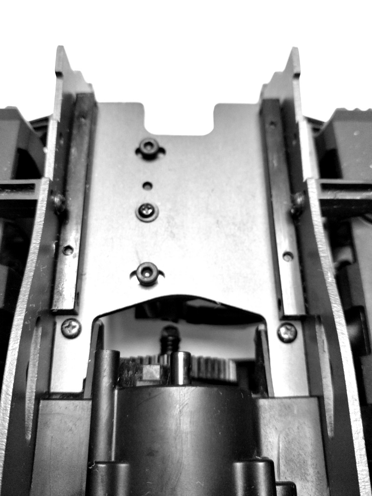 This image has an empty alt attribute; its file name is 03.jpg